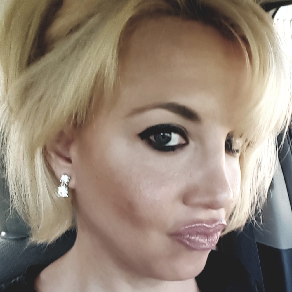 Meet your Posher, Desiree